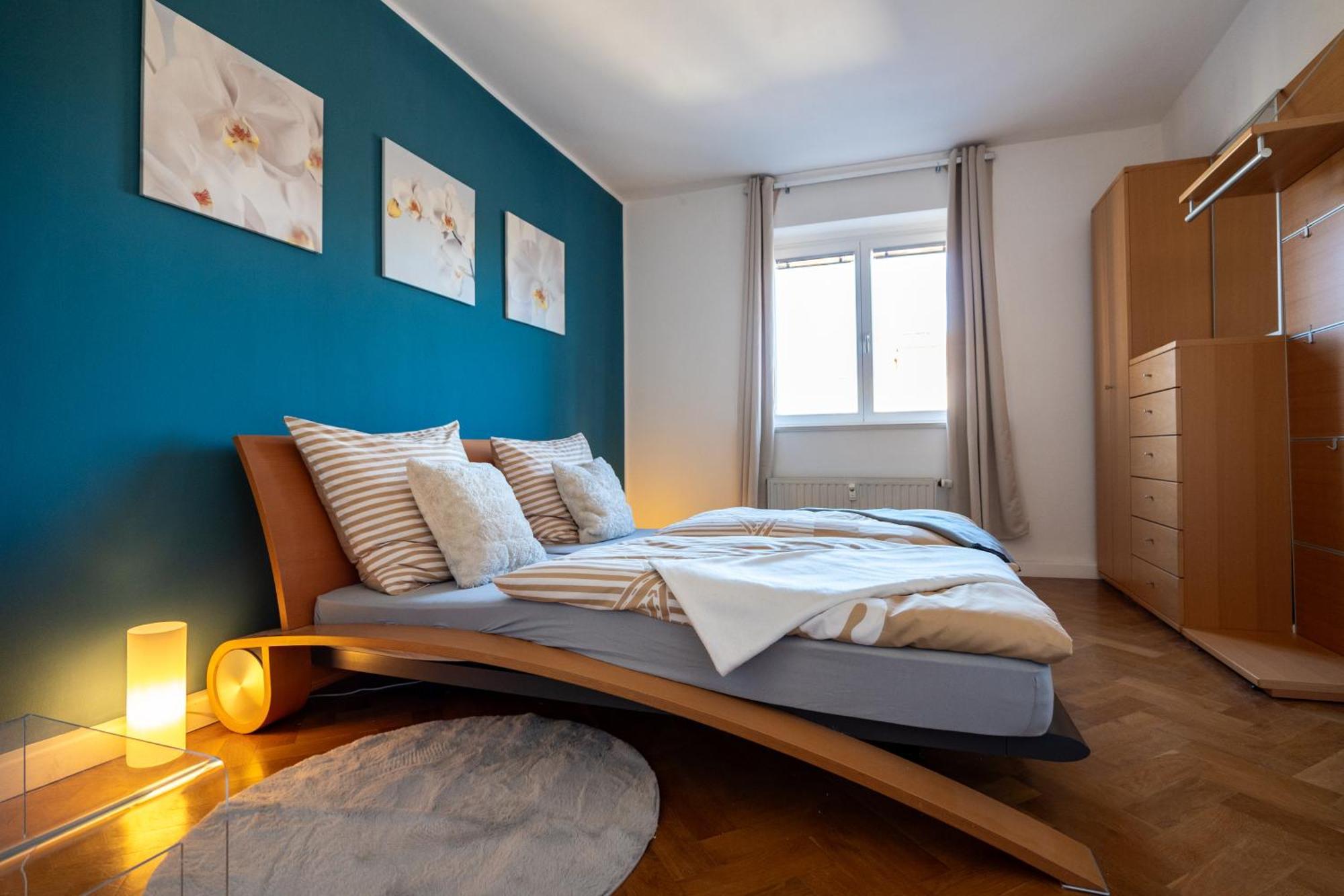 Doppelhaus- Villa Leipzig Schleussig , Moderner Altbau Apartment Dachetage Mit 2 Schlafzimmern Und Separatem Zusatzzimmer , Parkplatz - Balkon - Kamin - Eicheparkett - Arbeitsplatz Екстериор снимка