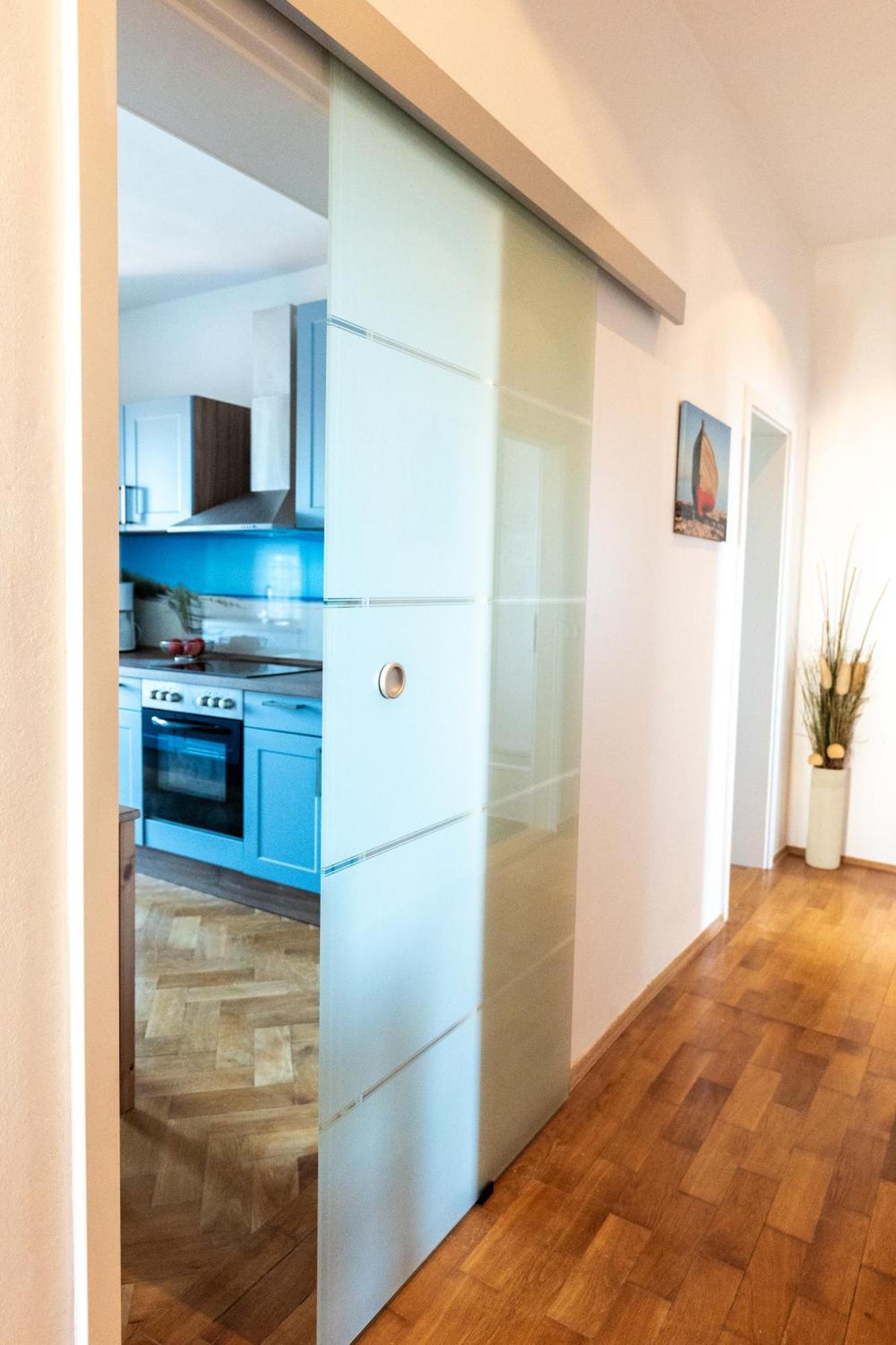 Doppelhaus- Villa Leipzig Schleussig , Moderner Altbau Apartment Dachetage Mit 2 Schlafzimmern Und Separatem Zusatzzimmer , Parkplatz - Balkon - Kamin - Eicheparkett - Arbeitsplatz Екстериор снимка