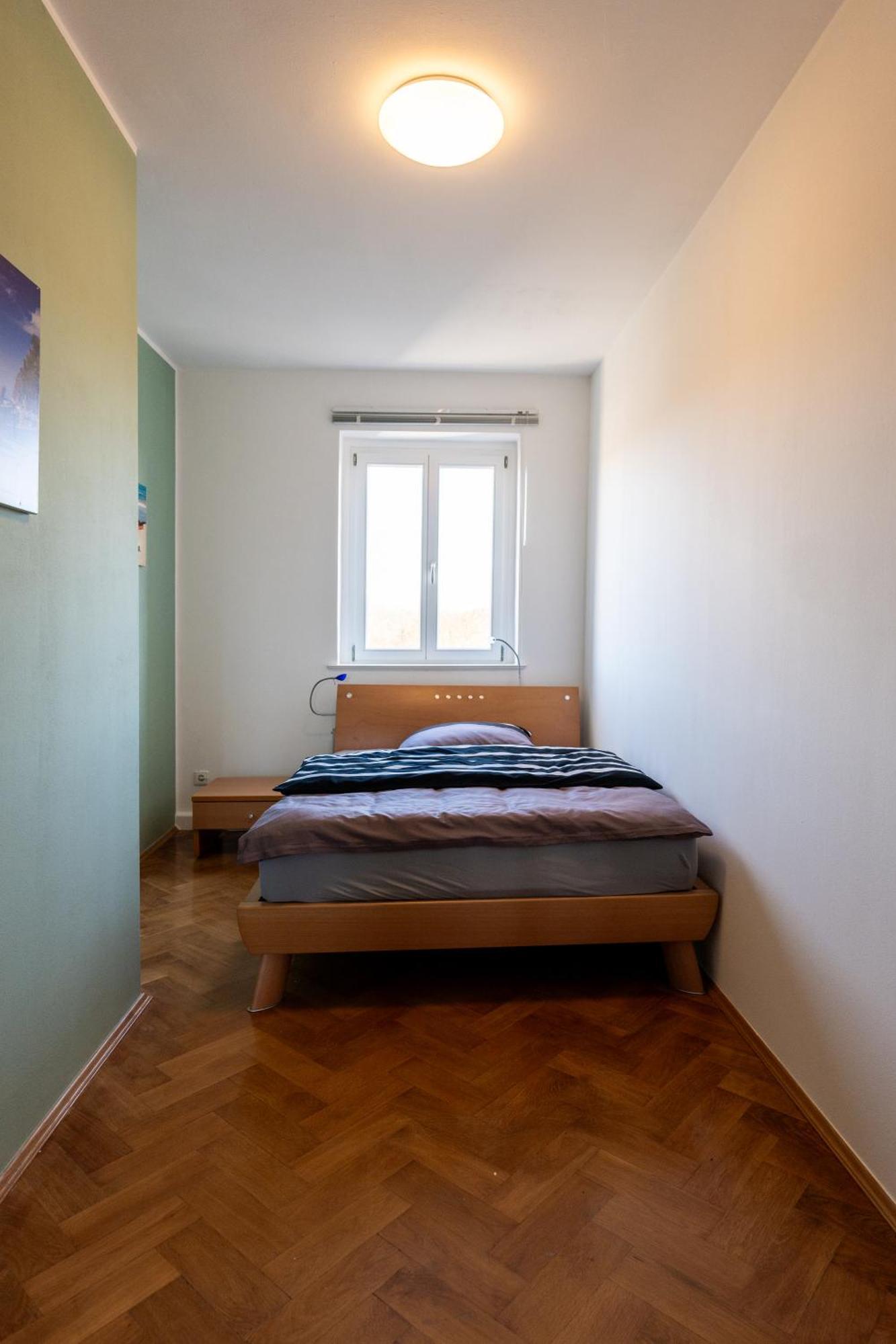 Doppelhaus- Villa Leipzig Schleussig , Moderner Altbau Apartment Dachetage Mit 2 Schlafzimmern Und Separatem Zusatzzimmer , Parkplatz - Balkon - Kamin - Eicheparkett - Arbeitsplatz Екстериор снимка