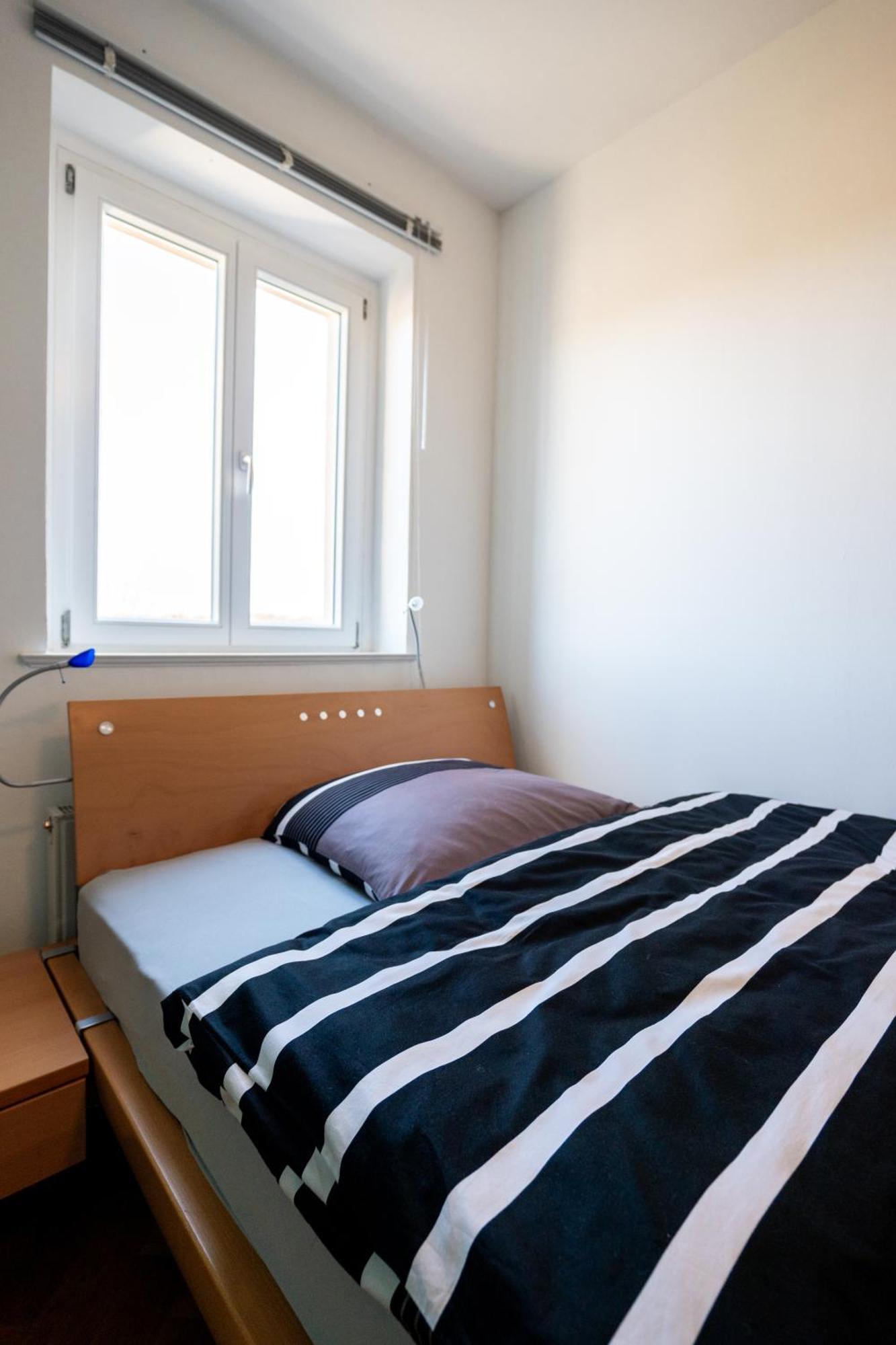 Doppelhaus- Villa Leipzig Schleussig , Moderner Altbau Apartment Dachetage Mit 2 Schlafzimmern Und Separatem Zusatzzimmer , Parkplatz - Balkon - Kamin - Eicheparkett - Arbeitsplatz Екстериор снимка