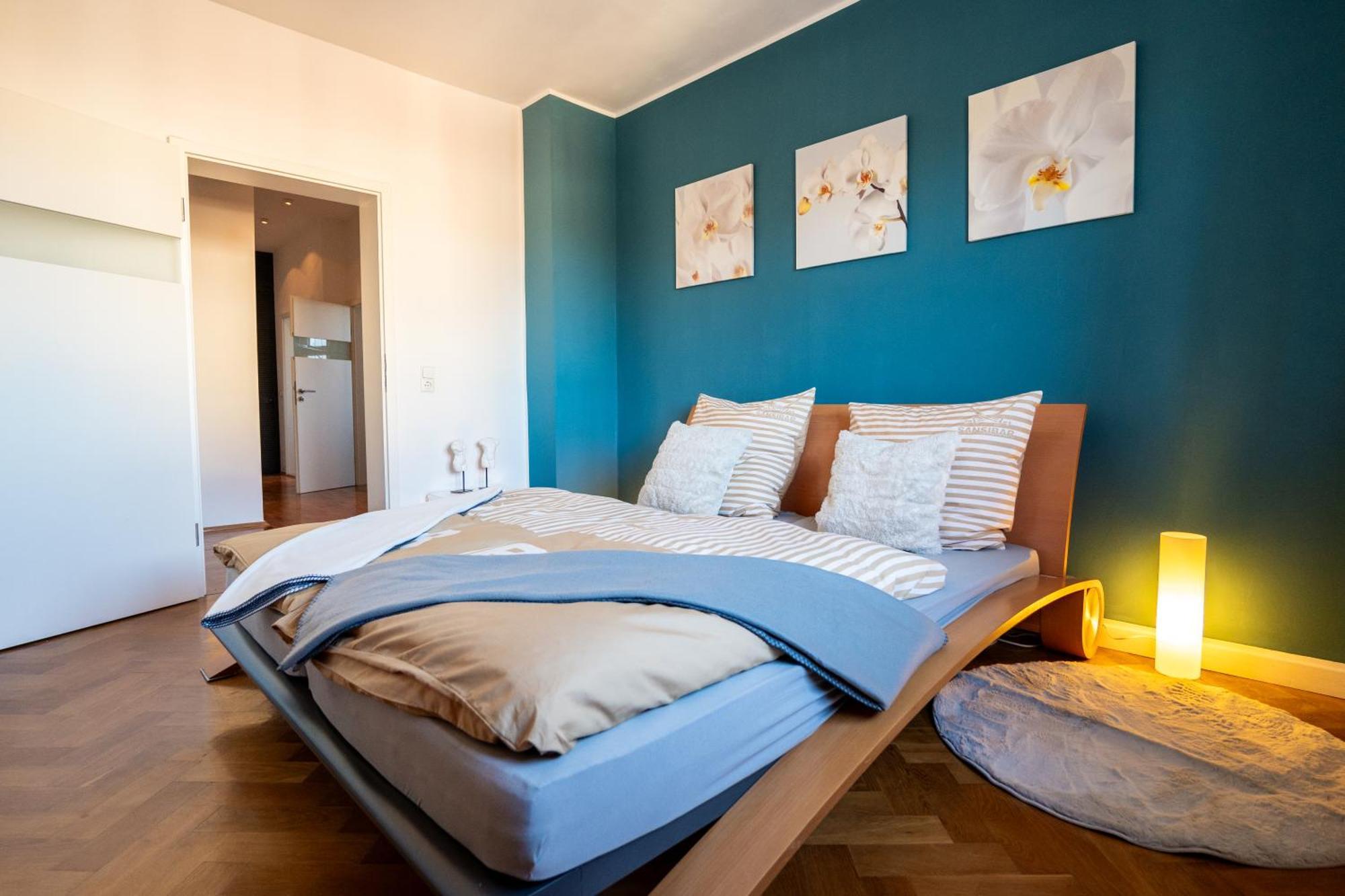 Doppelhaus- Villa Leipzig Schleussig , Moderner Altbau Apartment Dachetage Mit 2 Schlafzimmern Und Separatem Zusatzzimmer , Parkplatz - Balkon - Kamin - Eicheparkett - Arbeitsplatz Екстериор снимка