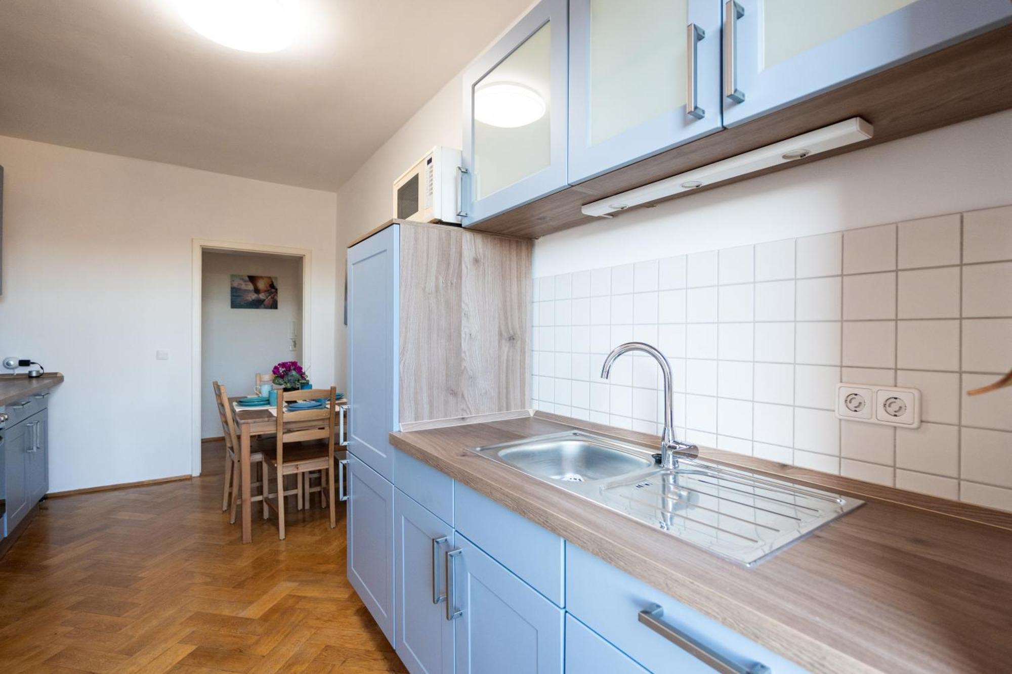 Doppelhaus- Villa Leipzig Schleussig , Moderner Altbau Apartment Dachetage Mit 2 Schlafzimmern Und Separatem Zusatzzimmer , Parkplatz - Balkon - Kamin - Eicheparkett - Arbeitsplatz Екстериор снимка