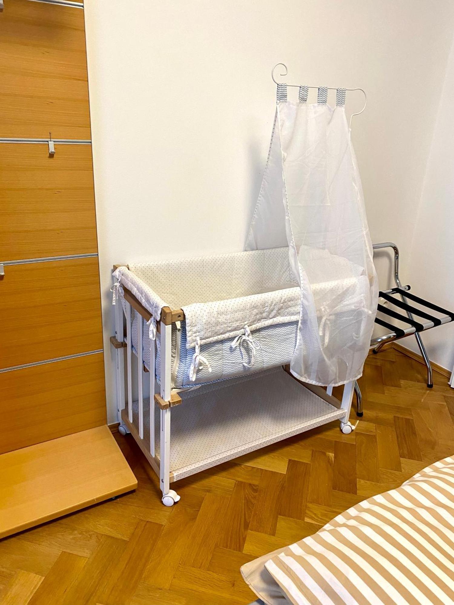 Doppelhaus- Villa Leipzig Schleussig , Moderner Altbau Apartment Dachetage Mit 2 Schlafzimmern Und Separatem Zusatzzimmer , Parkplatz - Balkon - Kamin - Eicheparkett - Arbeitsplatz Екстериор снимка